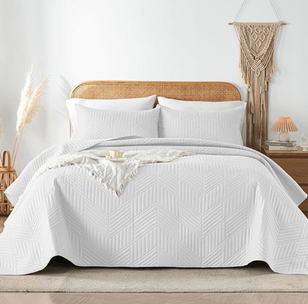 Lightweight King Size Quilt Only Microfiber Bedspread Coverlet- White